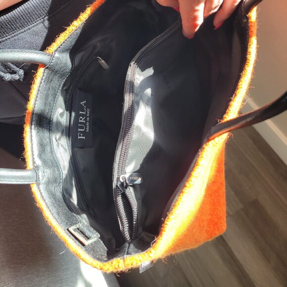 FURLA - Chic & Cozy: Orange Wool Handbag with Crossbody strap - Picture 5 of 12